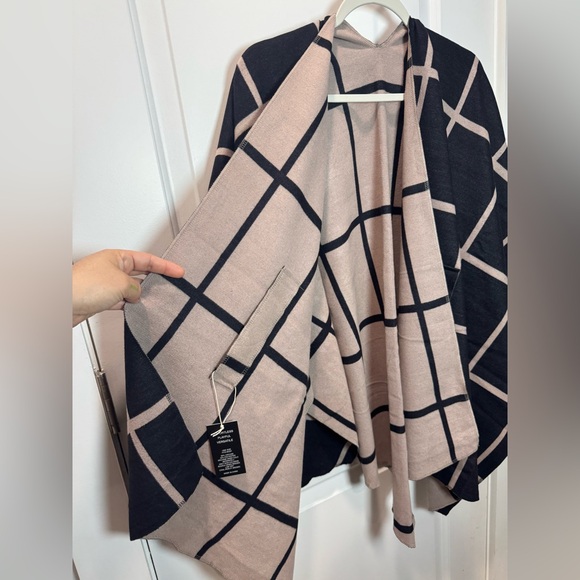 Moss Rose Women's Shawl Wrap Poncho Ruana Cape Open Front Az Black and Khaki - Picture 10 of 10